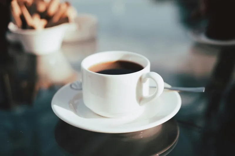 Espresso doble en taza clara